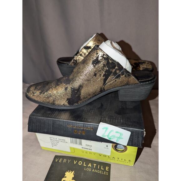 Very Volatile Woman’s Size 8 Black Gold Leather Mule Booties Brand New In Box - Picture 6 of 9